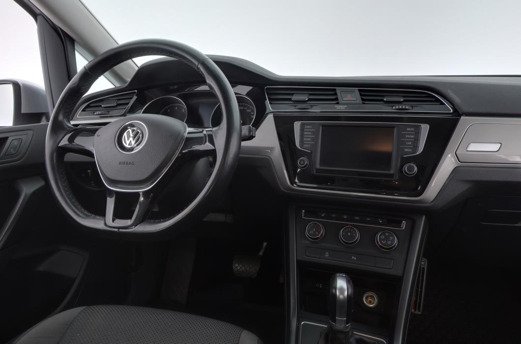 VOLKSWAGEN Touran 2016
