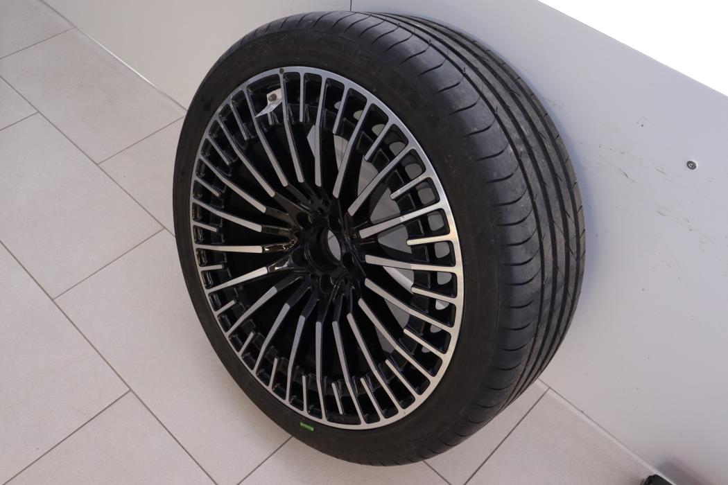 MERCEDES-BENZ EQC 2021