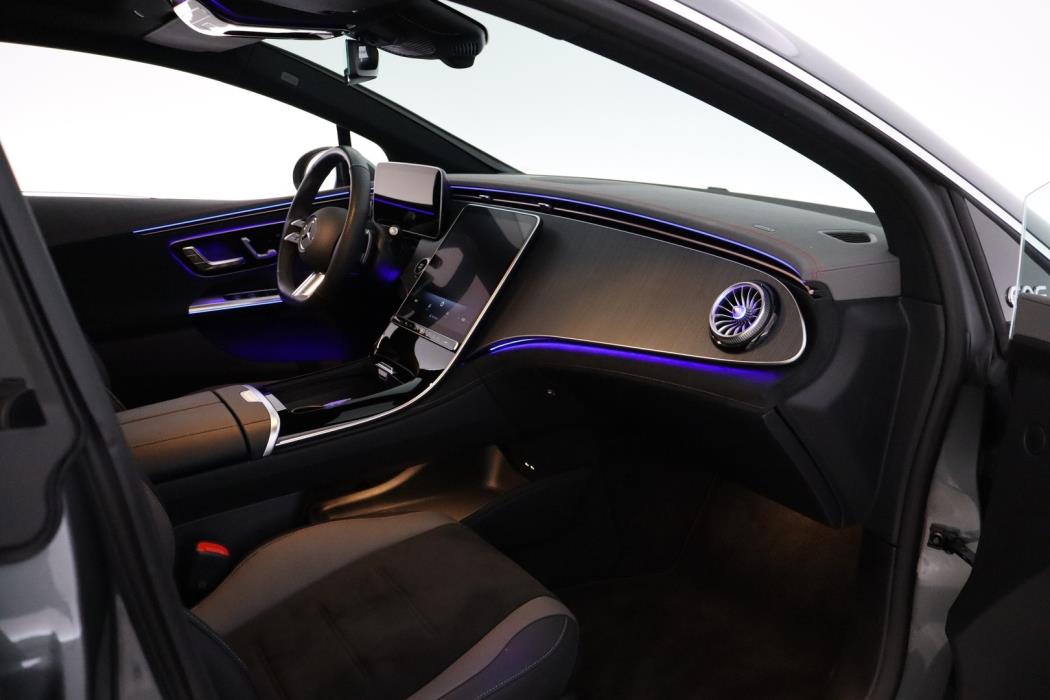 MERCEDES-BENZ EQE 2024