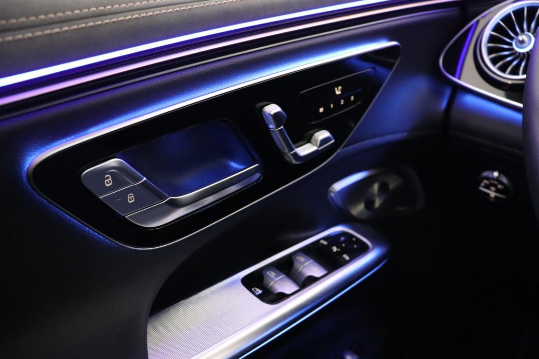 MERCEDES-BENZ EQE SUV 2023