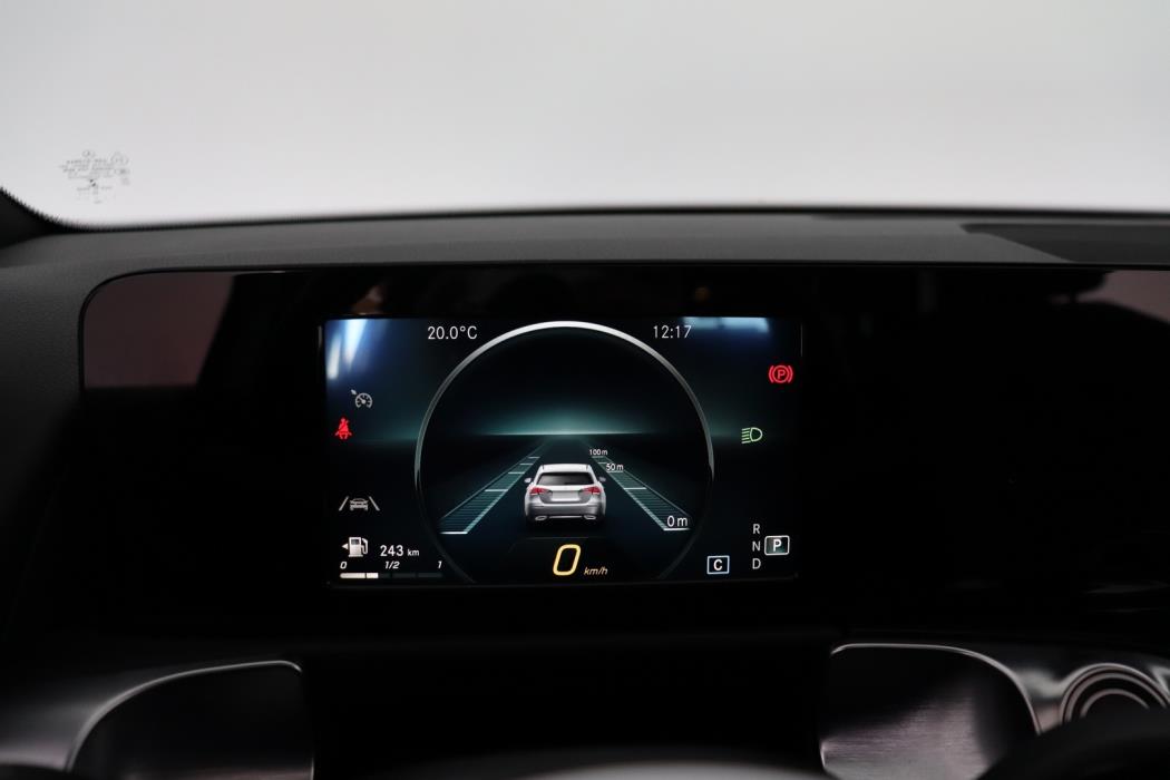 MERCEDES-BENZ GLB 2021