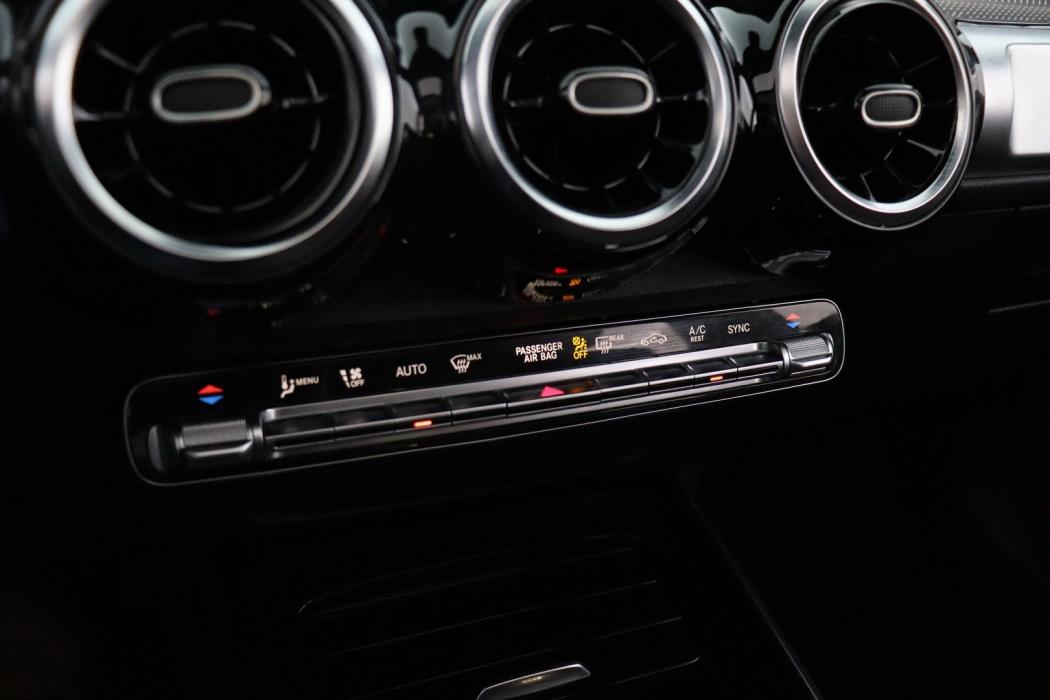 MERCEDES-BENZ GLB 2021