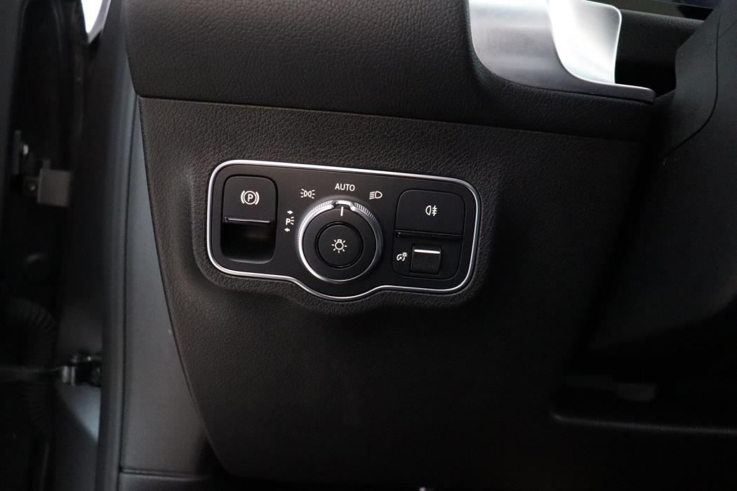 MERCEDES-BENZ GLB 2021