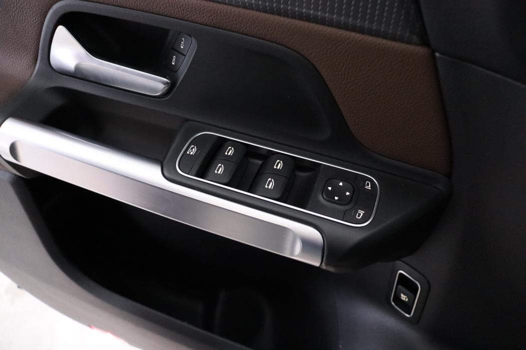 MERCEDES-BENZ GLB 2021