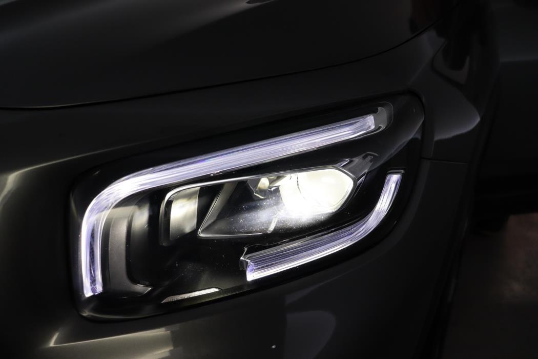 MERCEDES-BENZ GLB 2021