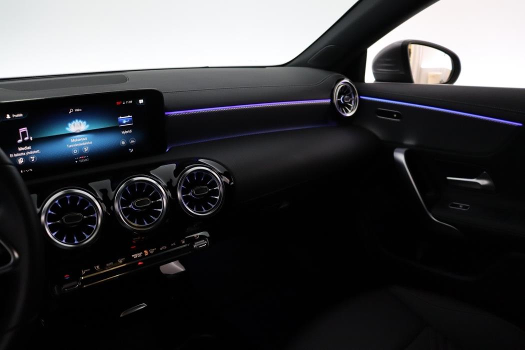 MERCEDES-BENZ CLA 2023