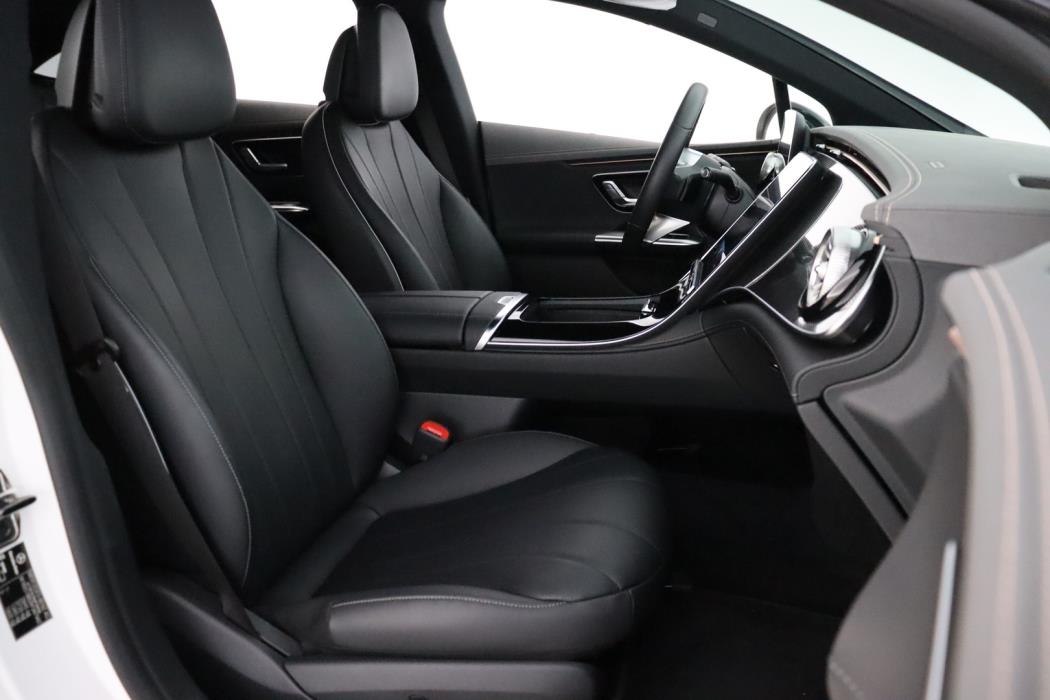 MERCEDES-BENZ EQE 2023