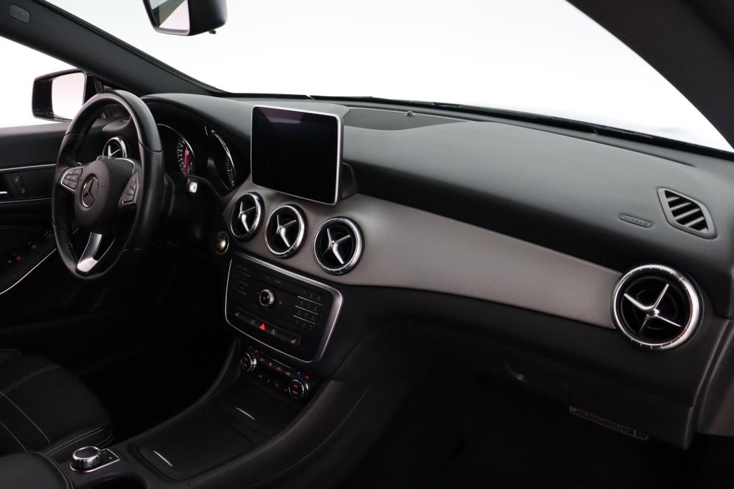 MERCEDES-BENZ CLA 2016