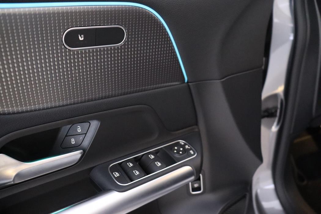 MERCEDES-BENZ EQA 2023