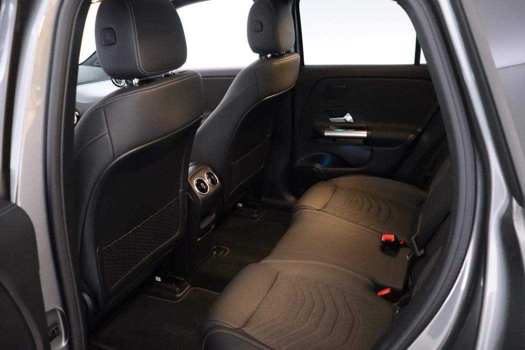 MERCEDES-BENZ EQA 2023