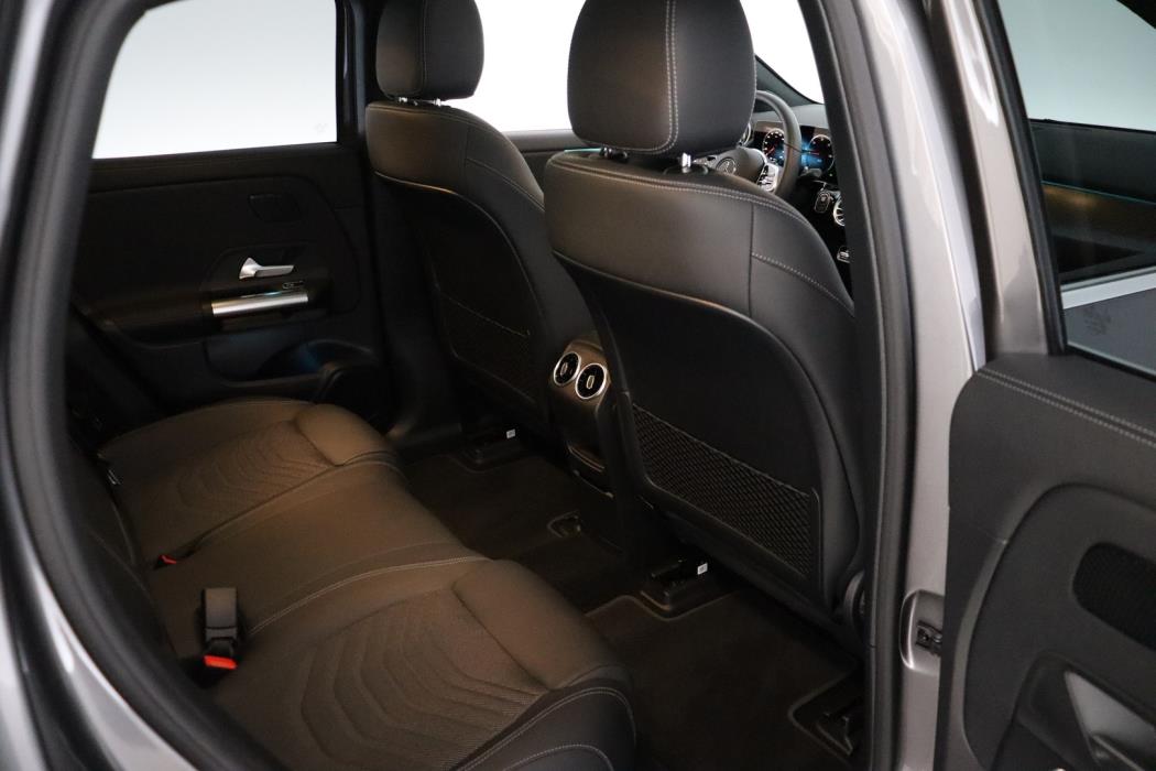 MERCEDES-BENZ EQA 2023