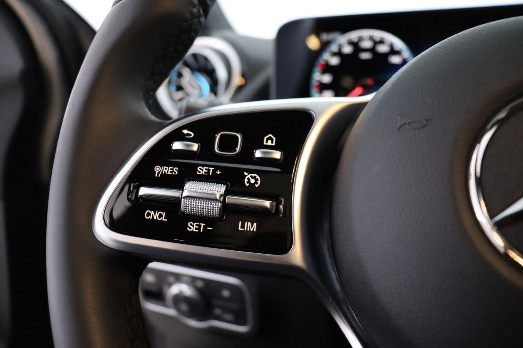 MERCEDES-BENZ EQA 2023