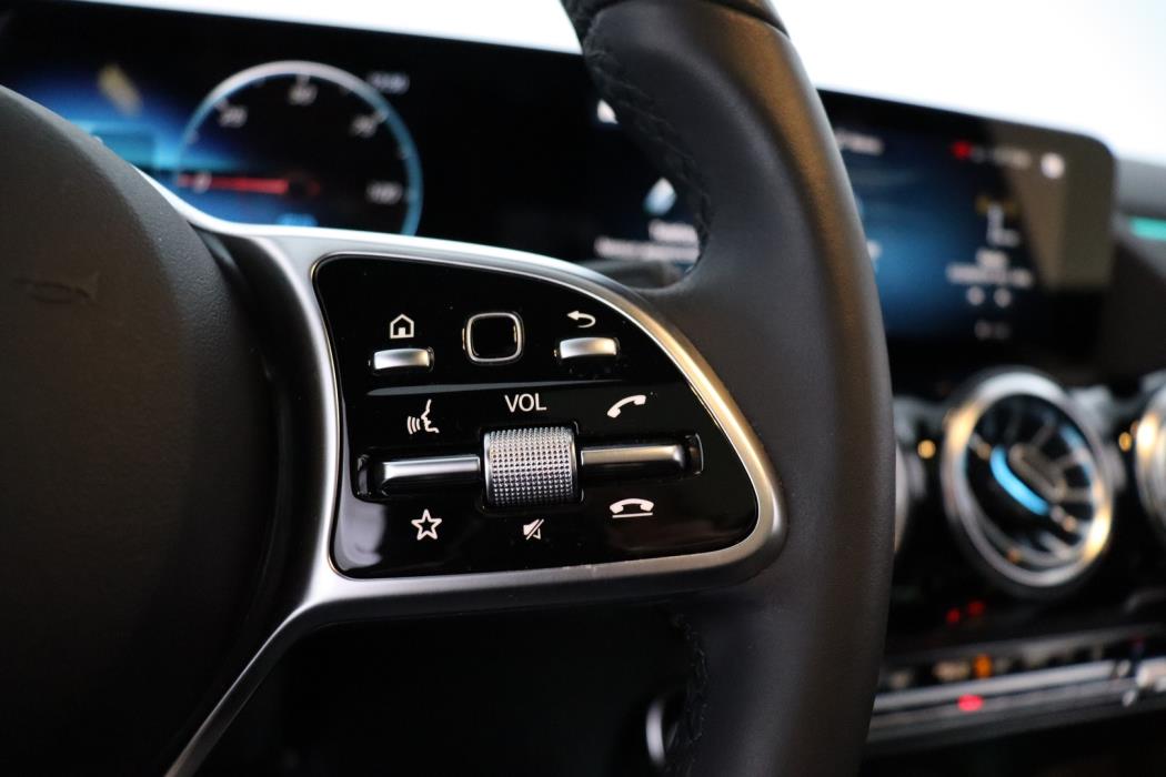 MERCEDES-BENZ EQA 2023