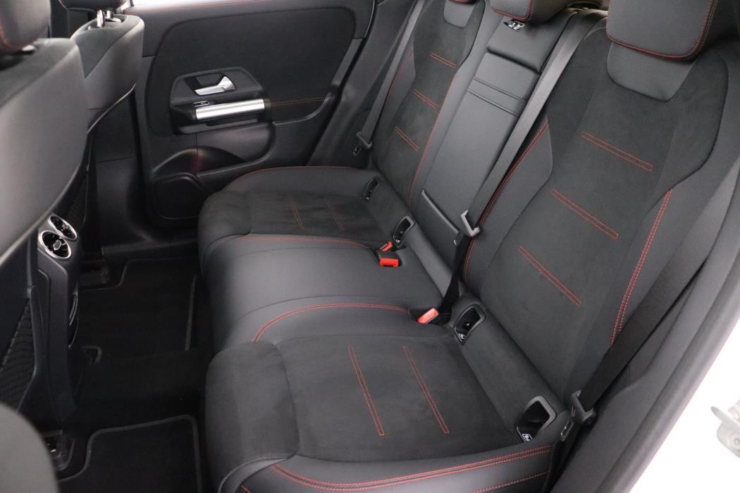 MERCEDES-BENZ EQA 2024