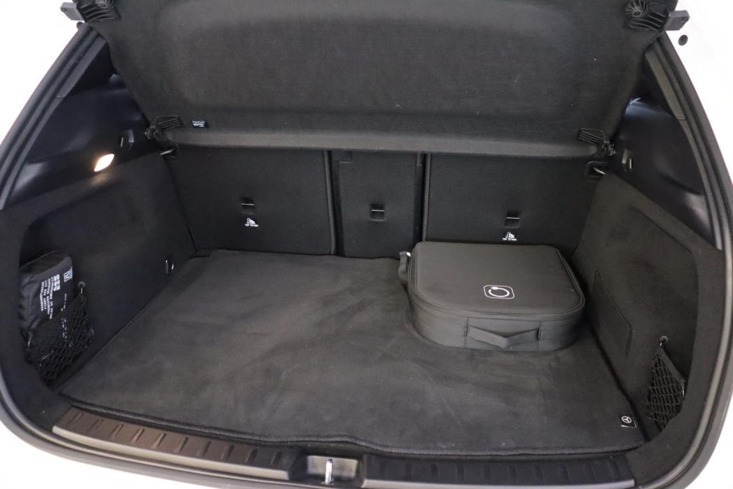 MERCEDES-BENZ EQA 2024