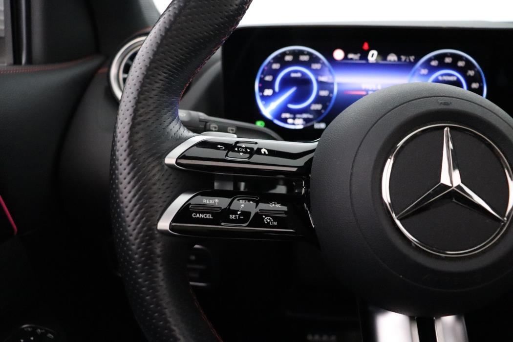 MERCEDES-BENZ EQA 2024