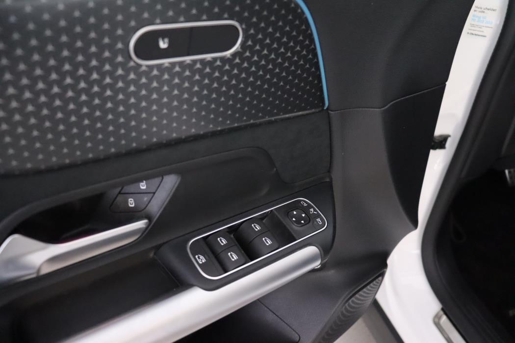 MERCEDES-BENZ EQA 2024