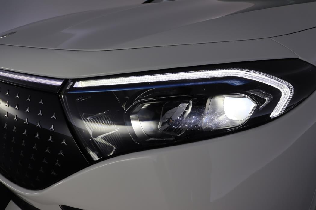 MERCEDES-BENZ EQA 2024