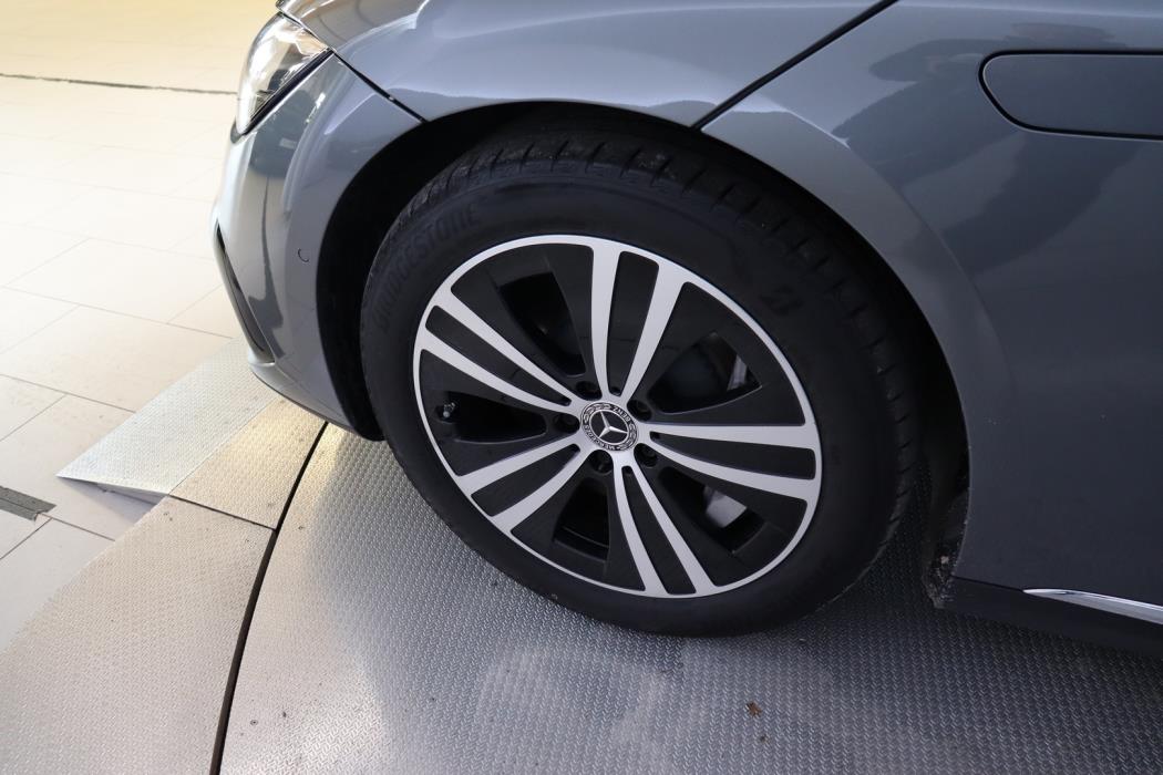 MERCEDES-BENZ EQE 2024