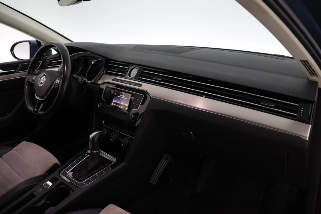 VOLKSWAGEN Passat 2016