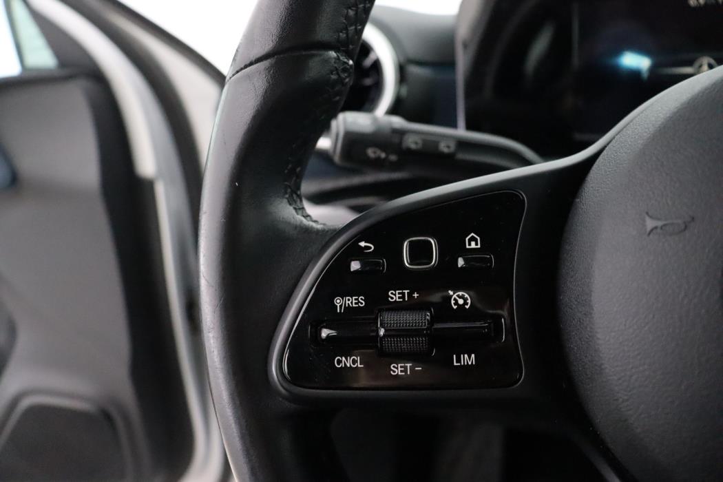 MERCEDES-BENZ A 2019