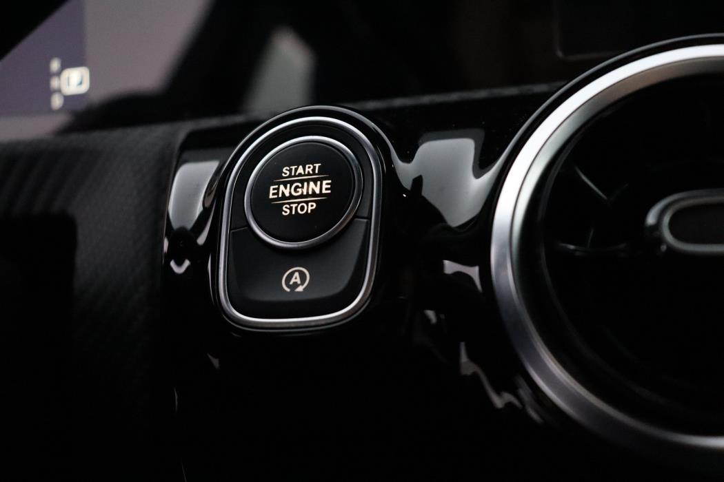 MERCEDES-BENZ A 2019