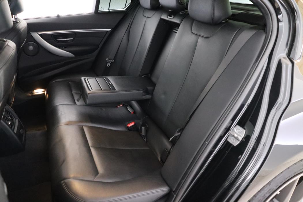 BMW 330 2017