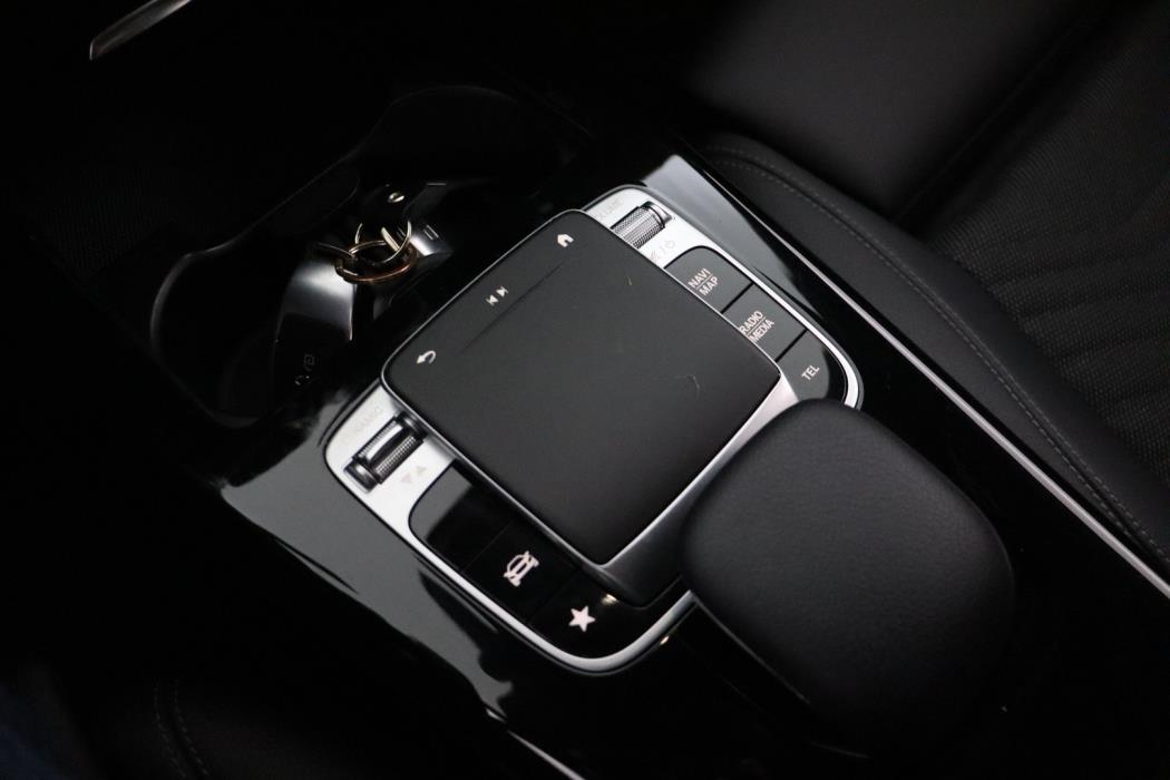 MERCEDES-BENZ A 2019