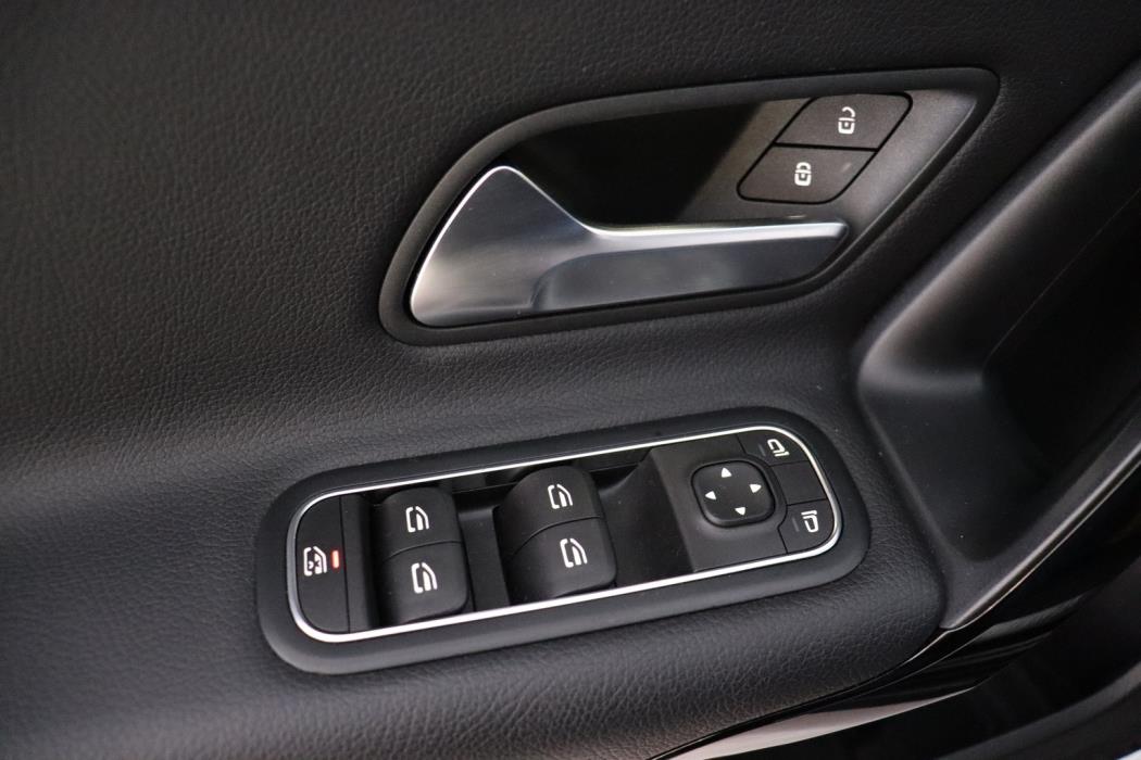 MERCEDES-BENZ A 2019