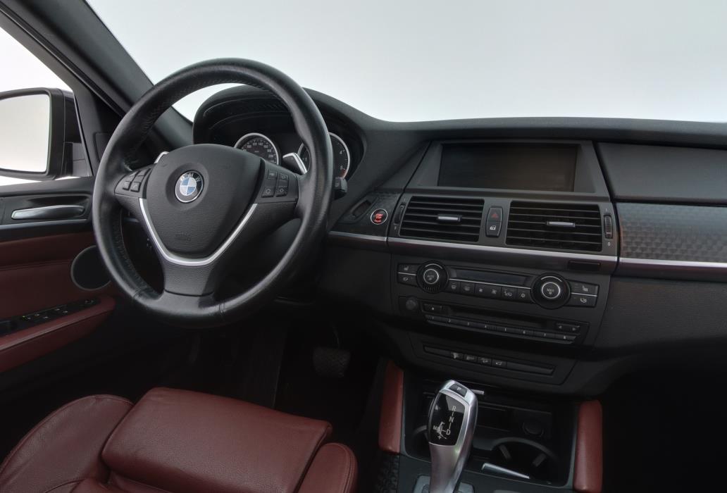 BMW X6 2011