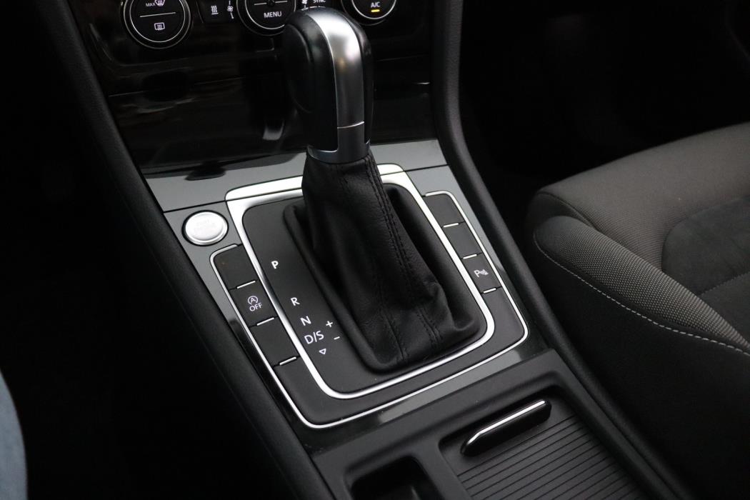 VOLKSWAGEN Golf 2020