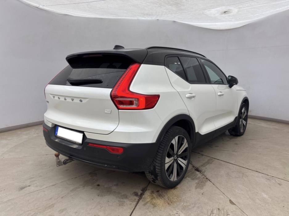 VOLVO XC40 2023