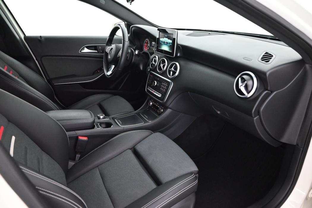 MERCEDES-BENZ A 2018