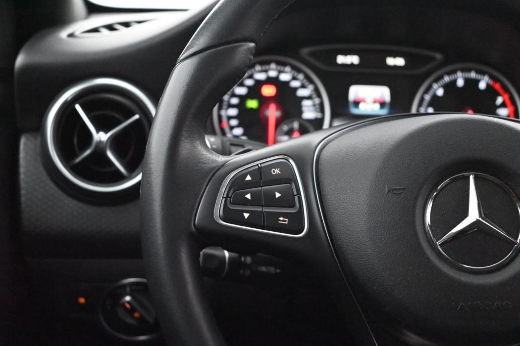 MERCEDES-BENZ A 2018