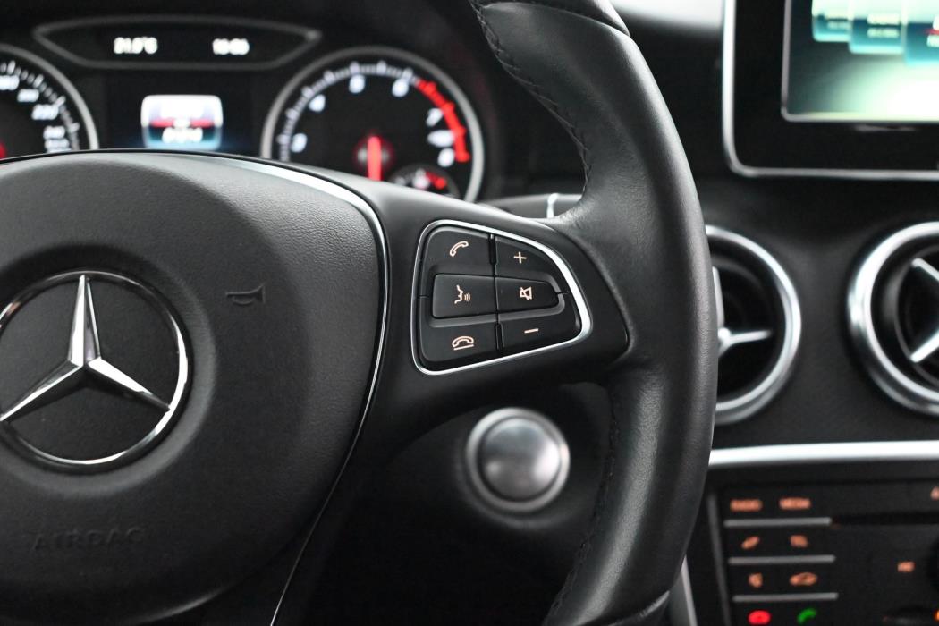 MERCEDES-BENZ A 2018