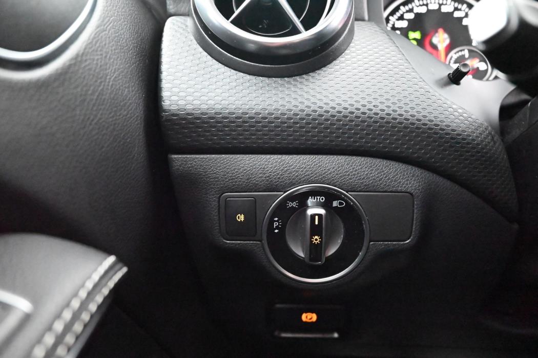 MERCEDES-BENZ A 2018