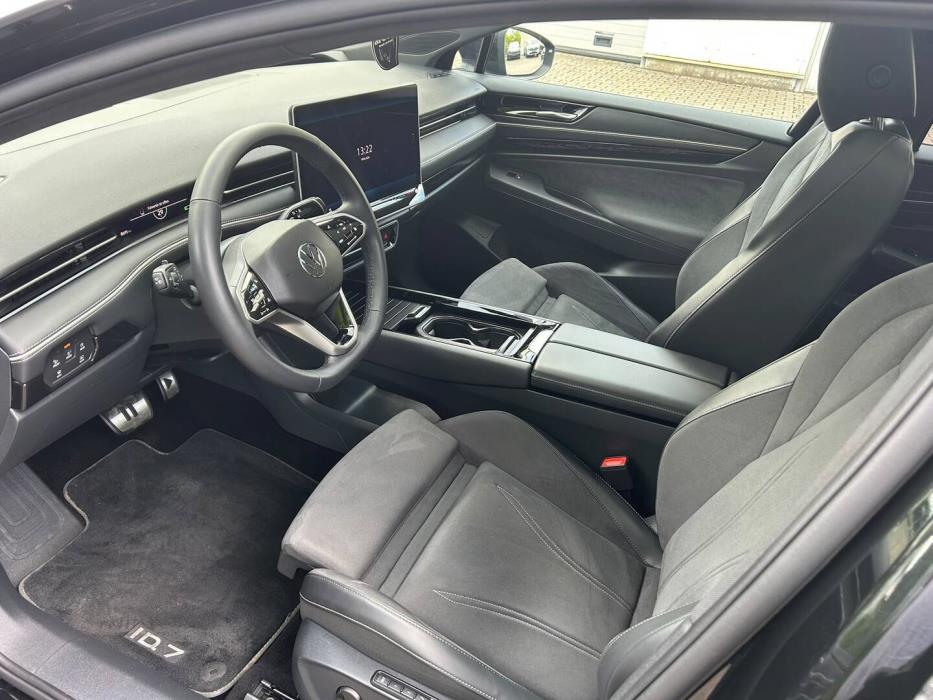 VOLKSWAGEN ID.7 2025
