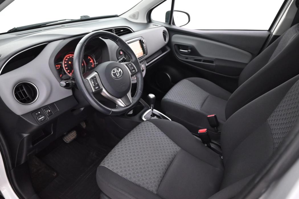 TOYOTA Yaris 2015