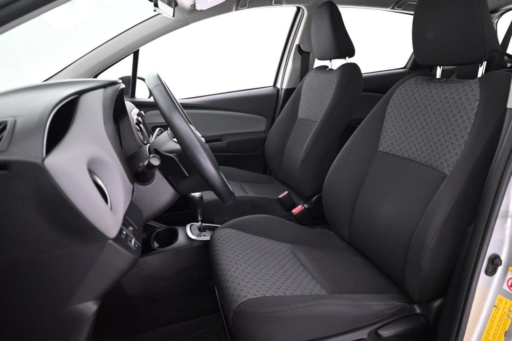 TOYOTA Yaris 2015