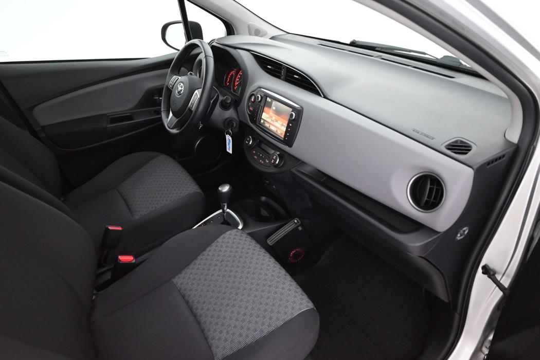 TOYOTA Yaris 2015