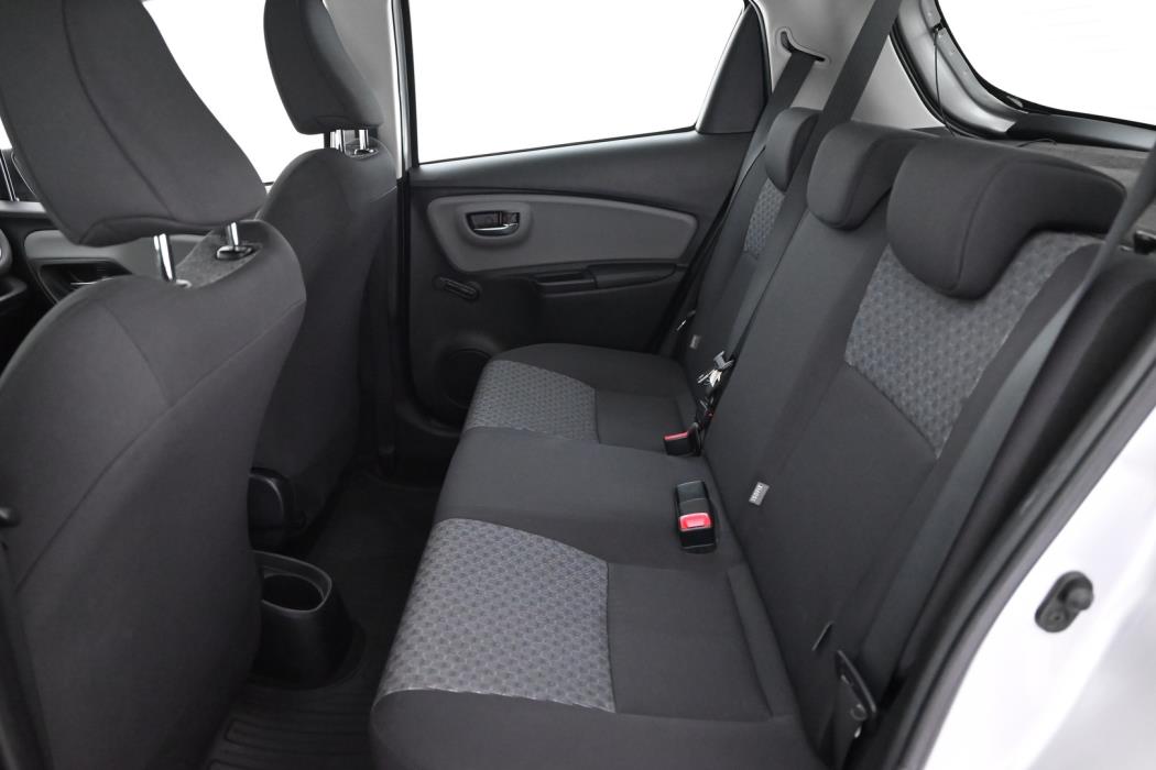 TOYOTA Yaris 2015