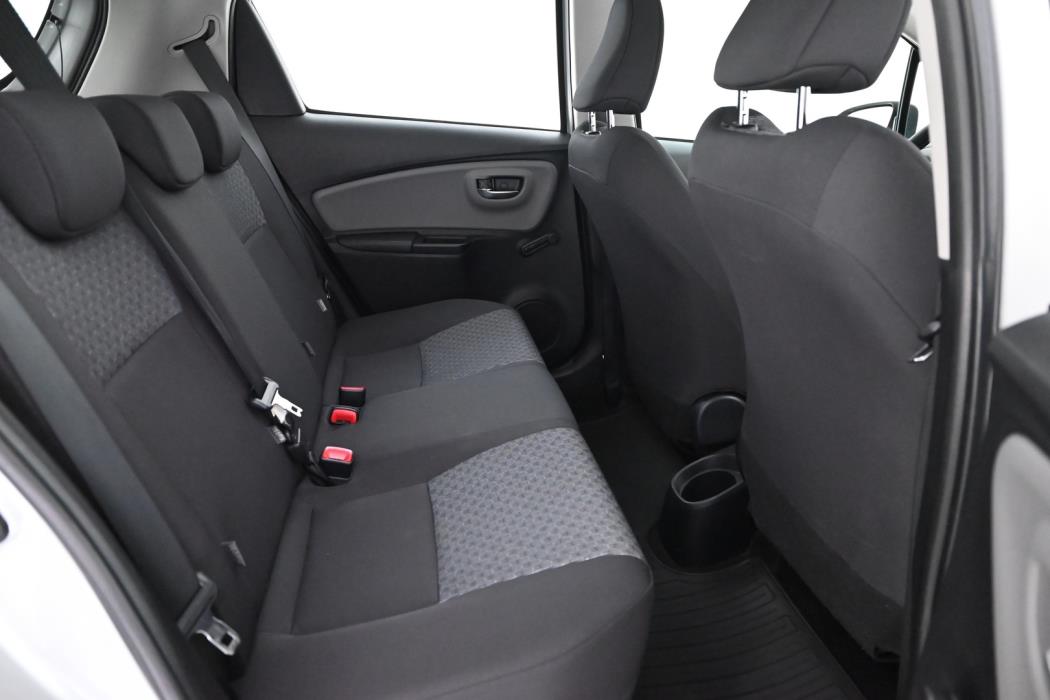 TOYOTA Yaris 2015