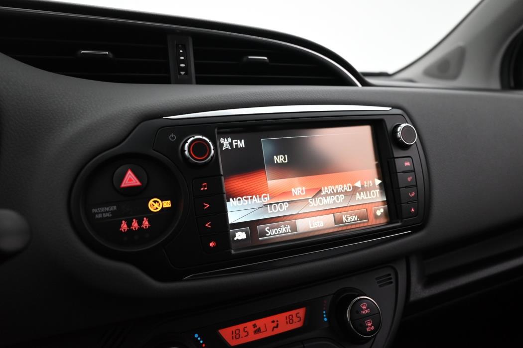 TOYOTA Yaris 2015