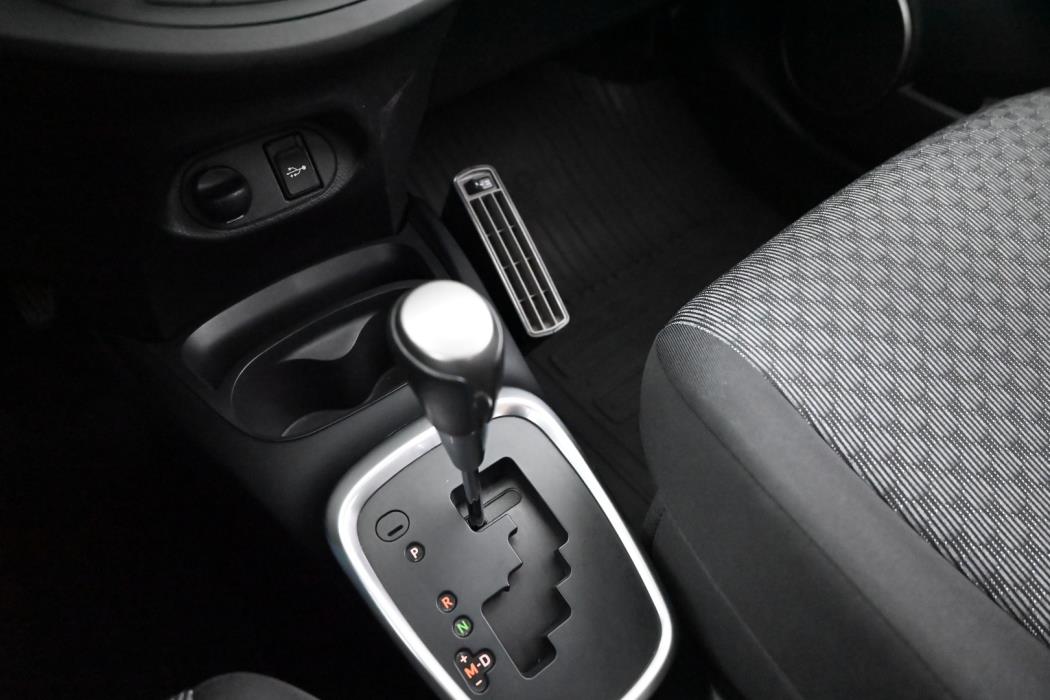 TOYOTA Yaris 2015
