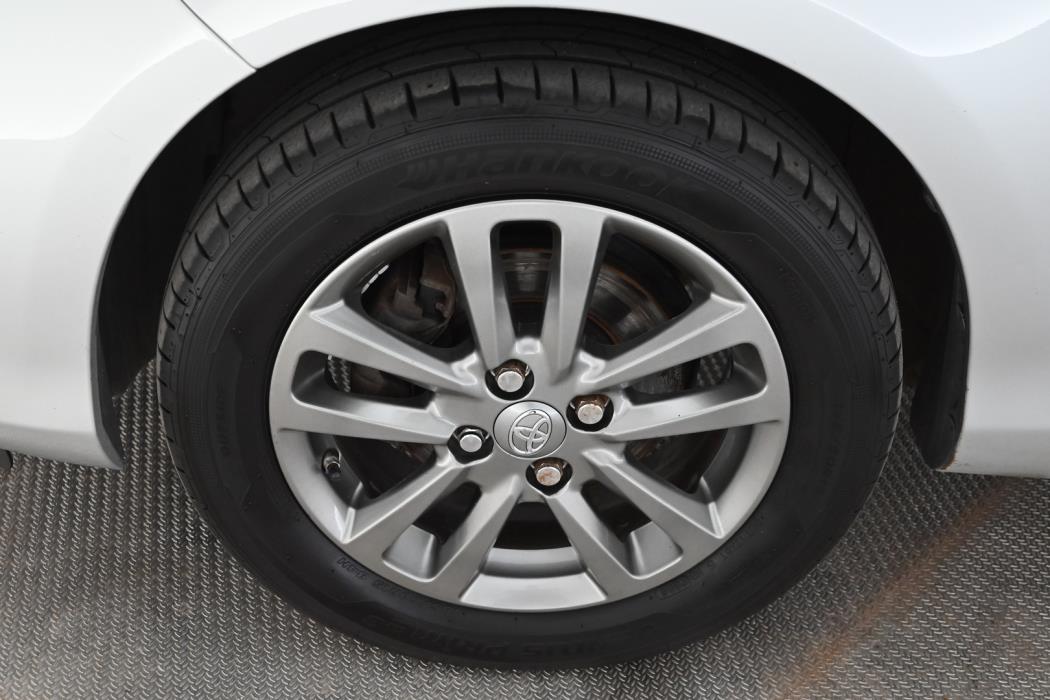 TOYOTA Yaris 2015