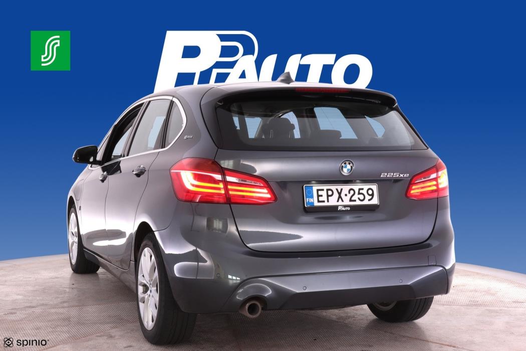BMW 225 2019