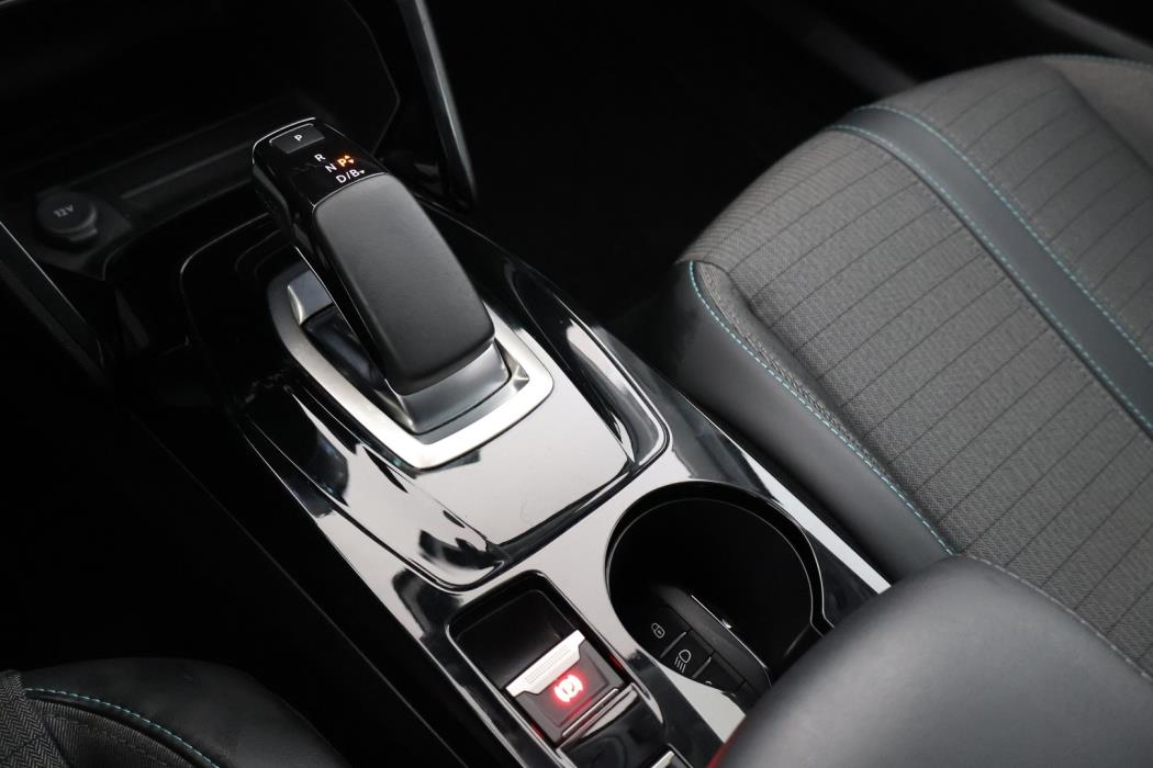 PEUGEOT e-2008 2021