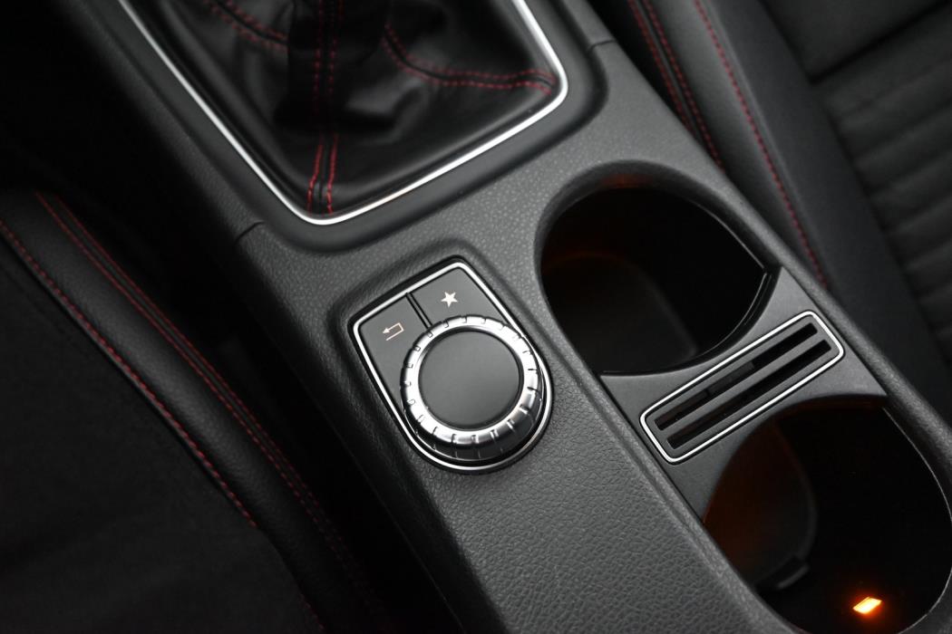 MERCEDES-BENZ A 2016