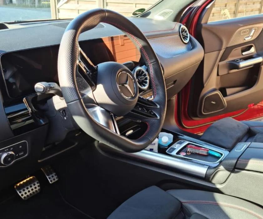 MERCEDES-BENZ EQA 2024