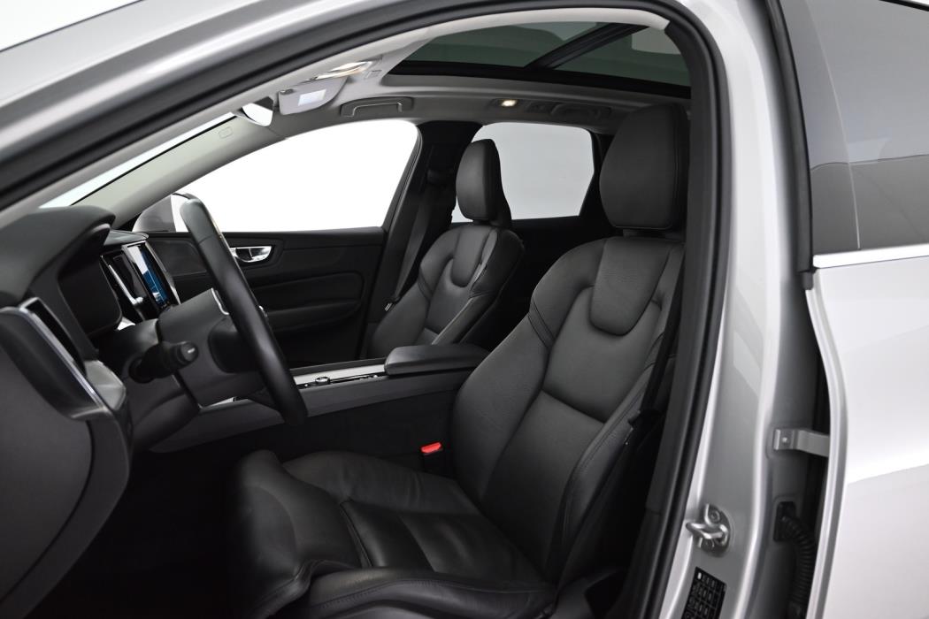 VOLVO XC60 2023